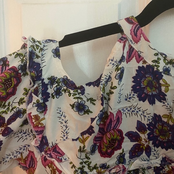 NWT - cold shoulder, floral blouse top - Picture 2 of 3